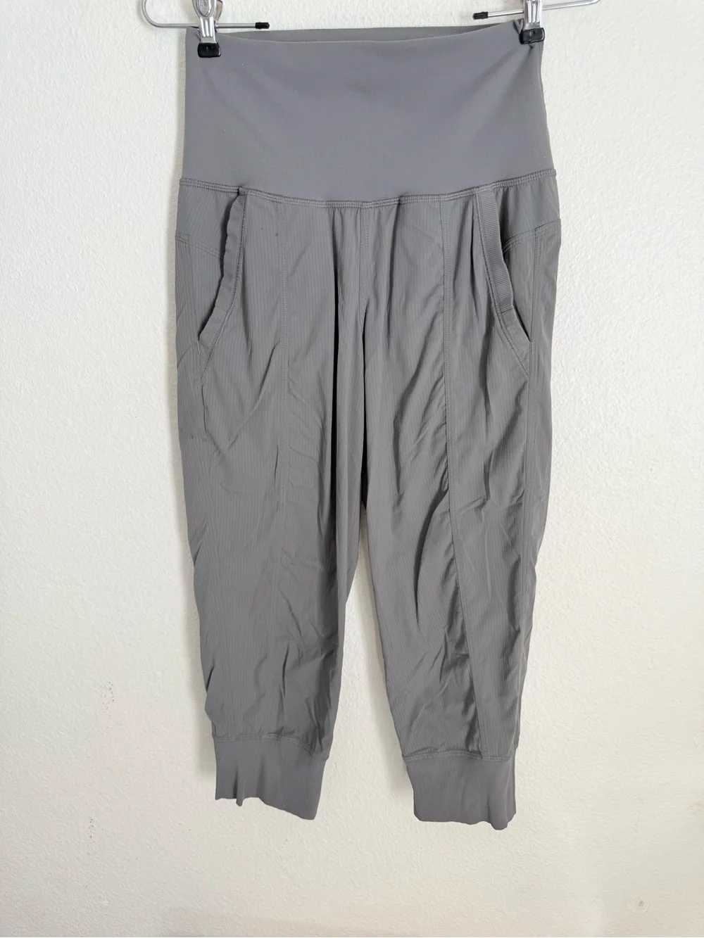 lululemon capri size 4 Gray High-Rise Crop Capri